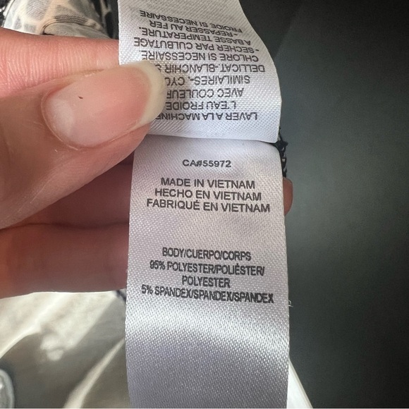 Laundry by design Los Angeles Elegant Black and White Wrap Dress 4 - Picture 14 of 14